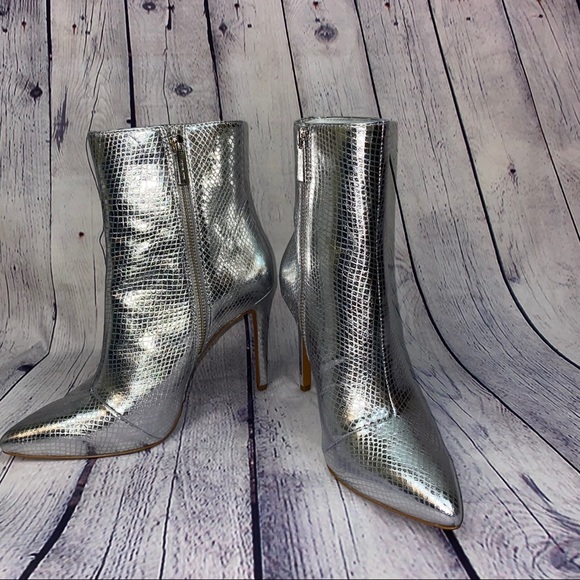 NIB - Michael Kors Silver Metallic Embossed Bootie - Picture 5 of 8